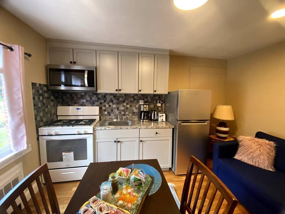 Cozy Boston Getaway Apartment! Free Parking ภายนอก รูปภาพ