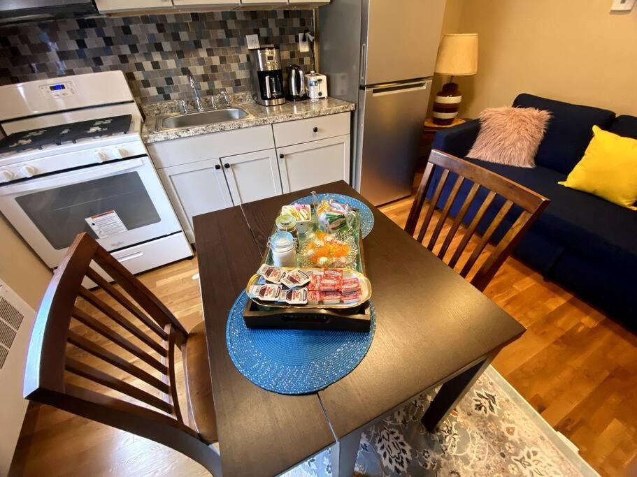 Cozy Boston Getaway Apartment! Free Parking ภายนอก รูปภาพ