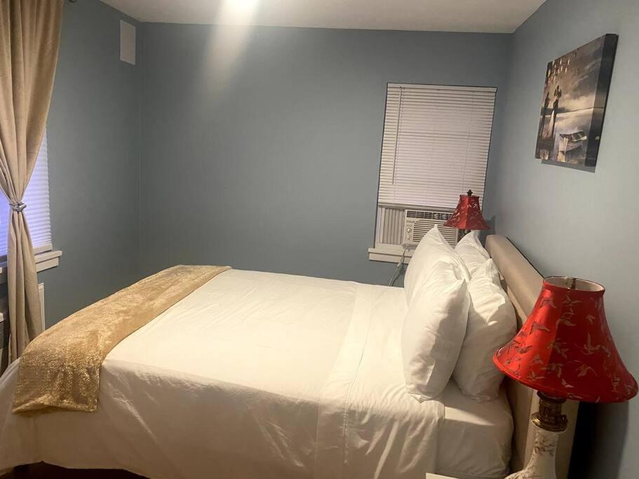 Cozy Boston Getaway Apartment! Free Parking ภายนอก รูปภาพ